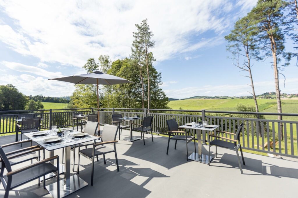 Die Panoramaterrasse im Boutique-Hotel zum Sausaler, Steiermark, Österreich